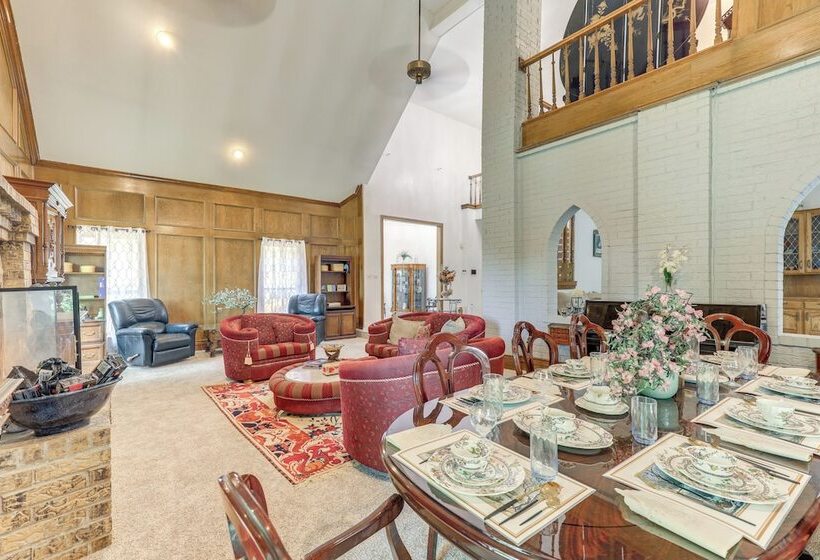 11 Mi To Dtwn: Luxe Home W/ Pool In Fort Worth