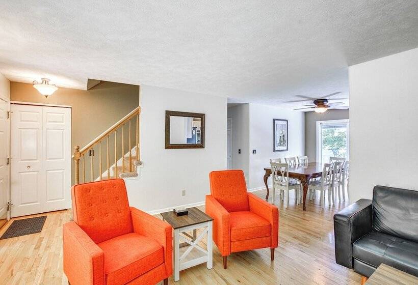 Manor Green: Cedar Home W/ Fire Pit, 3 Mi To Lake!