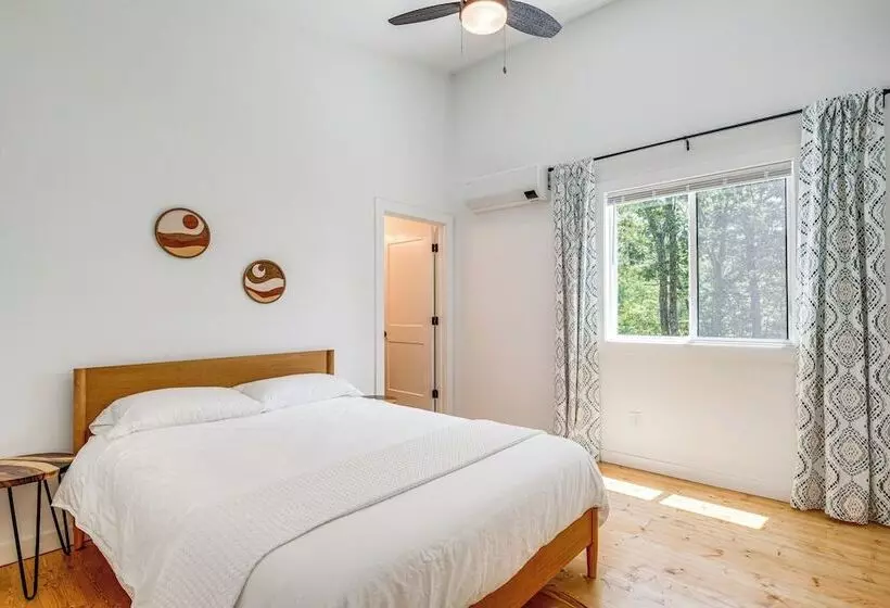 Modern Hiker S Haven W/ Dupont State Forest Views!