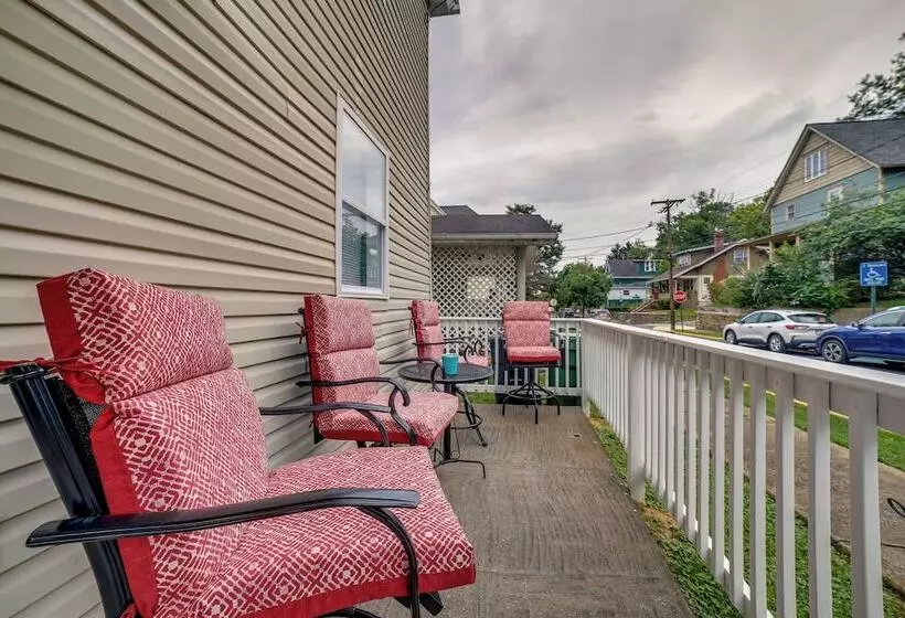 Morgantown Home: 1 Mi To West Virginia University!