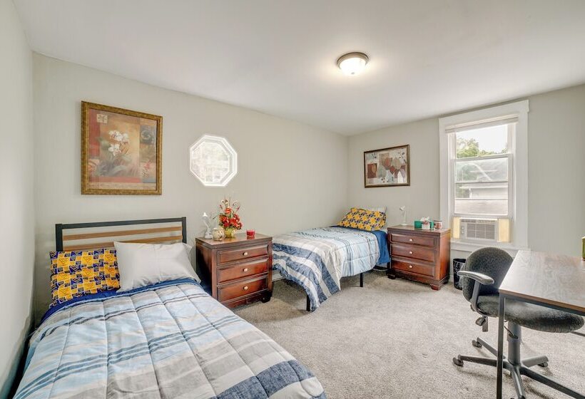 Morgantown Home: 1 Mi To West Virginia University!