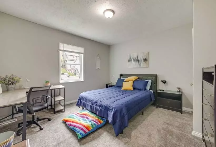 Morgantown Home: 1 Mi To West Virginia University!