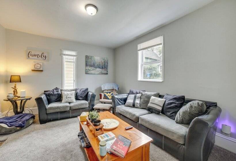 Morgantown Home: 1 Mi To West Virginia University!