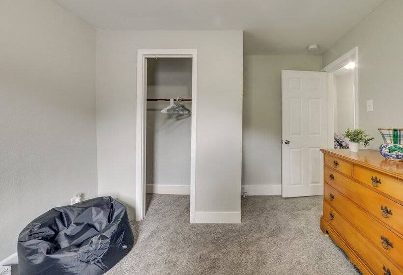 Morgantown Home: 1 Mi To West Virginia University!