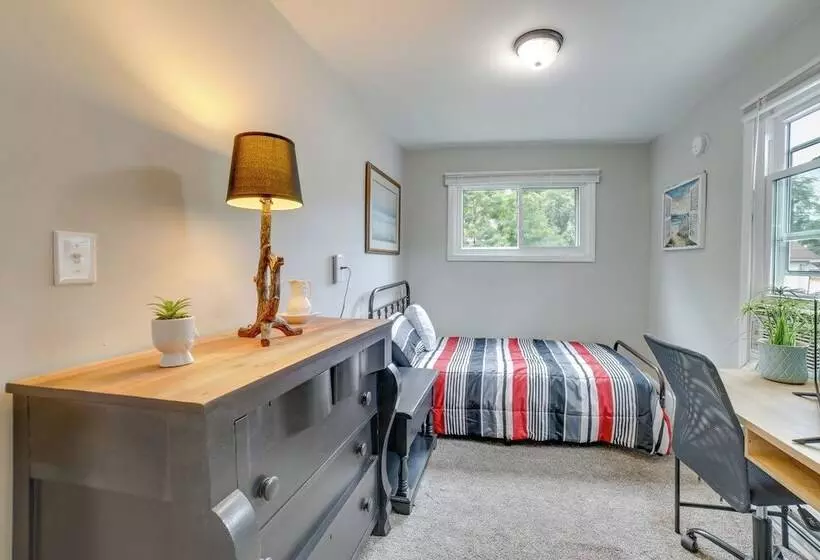 Morgantown Home: 1 Mi To West Virginia University!