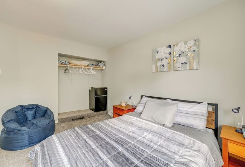 Morgantown Home: 1 Mi To West Virginia University!