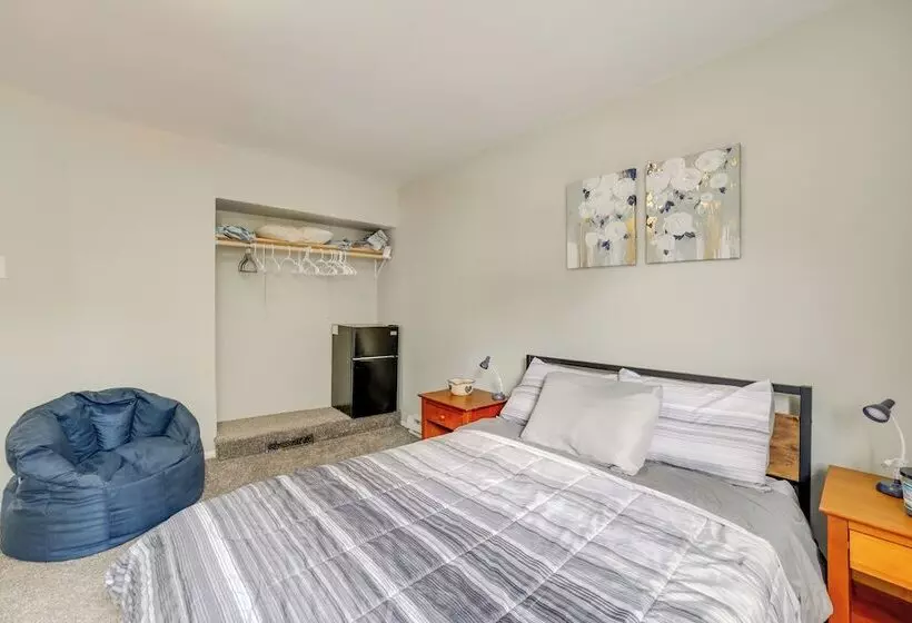 Morgantown Home: 1 Mi To West Virginia University!