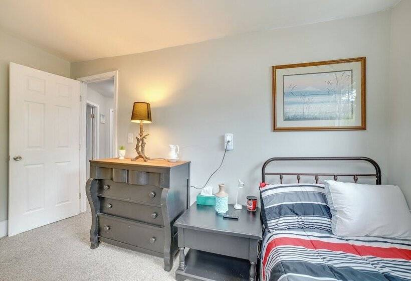 Morgantown Home: 1 Mi To West Virginia University!