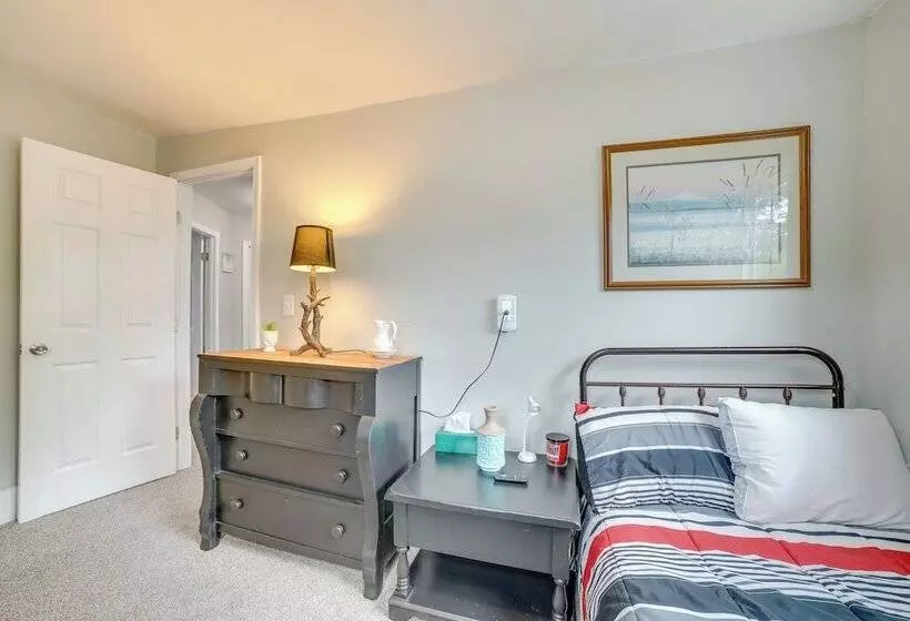 Morgantown Home: 1 Mi To West Virginia University!