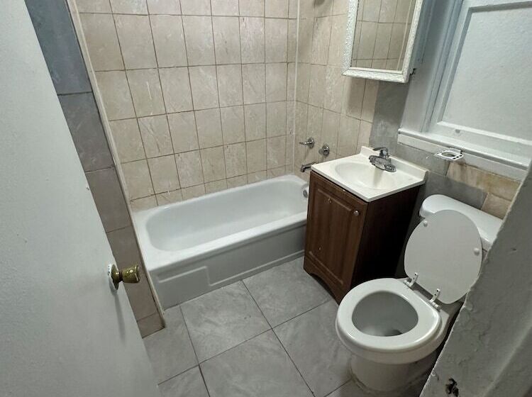 Пансион Fidelia Fuchsite Room, Queen Bed Minutes From Newark Liberty International Airport And Newark Penn S