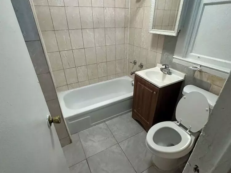 Majatalo Fidelia Fuchsite Room, Queen Bed Minutes From Newark Liberty International Airport And Newark Penn S