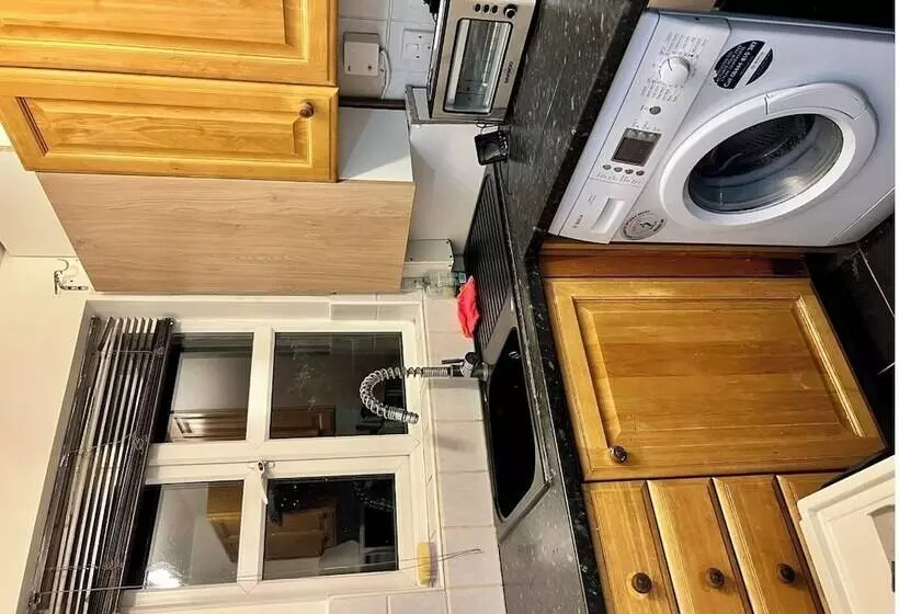 Residenssi Cozy Barking Retreat   2 Bedrooms