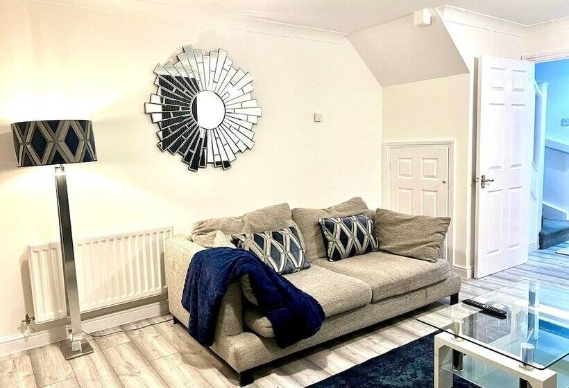 Резиденция Cozy Barking Retreat   2 Bedrooms