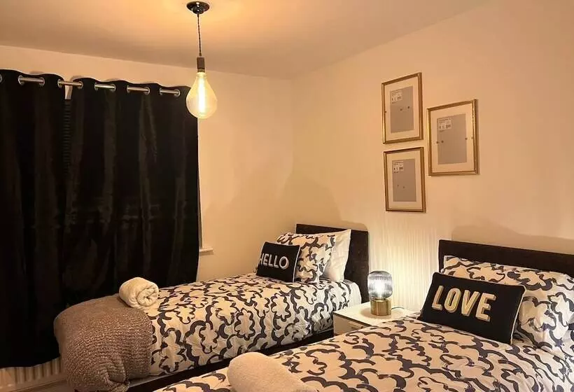 Residenssi Cozy Barking Retreat   2 Bedrooms