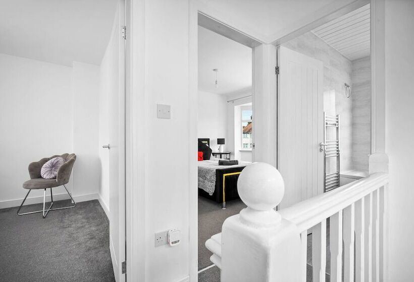 Резиденция The Rock, Solihull Retreat Birmingham Airport