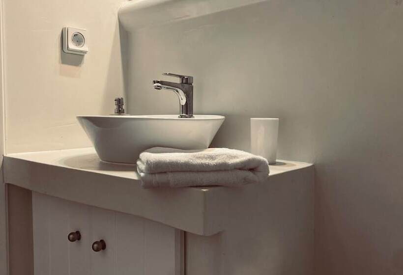 اقامتگاه Tinos Seaside Retreat For 5