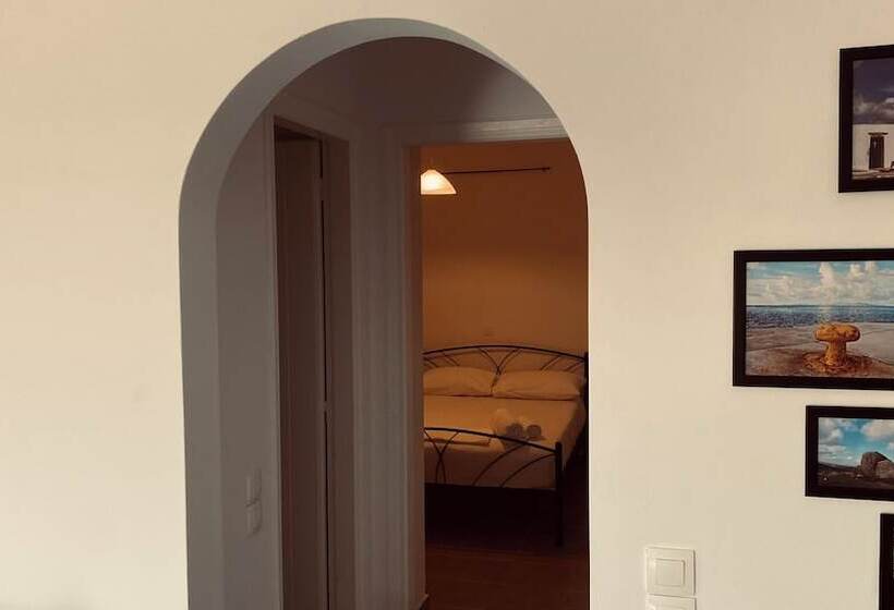 اقامتگاه Tinos Seaside Retreat For 5