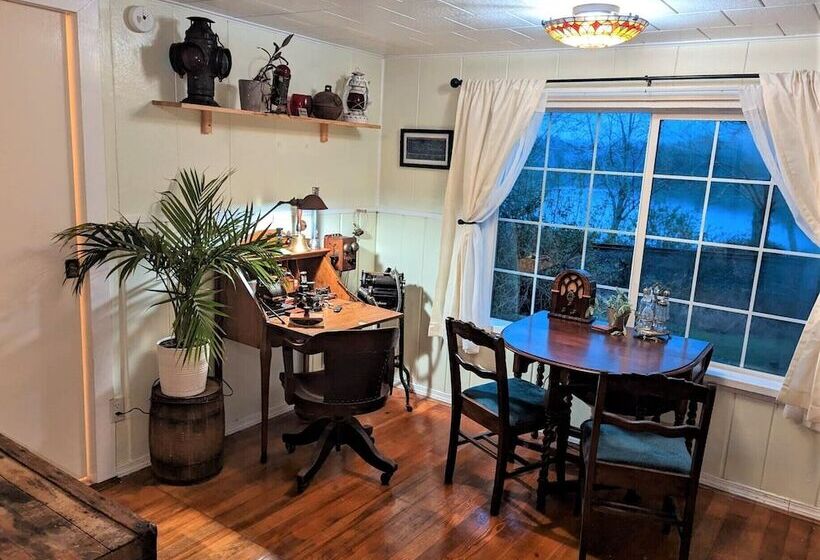 Siltcoos Station Retreats