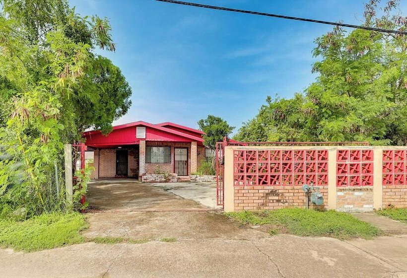Single Story Brownsville Home ~ 2 Mi To Airport!