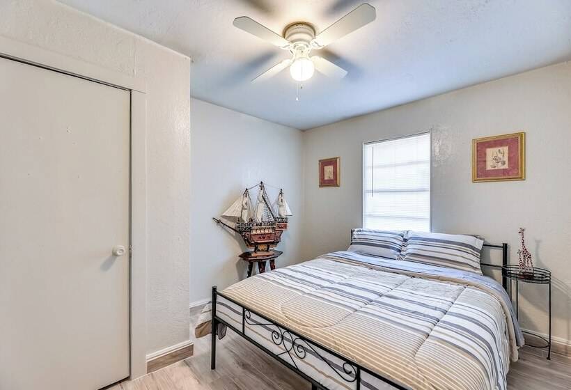 Single Story Brownsville Home ~ 2 Mi To Airport!