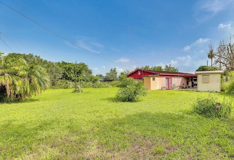 Single Story Brownsville Home ~ 2 Mi To Airport!