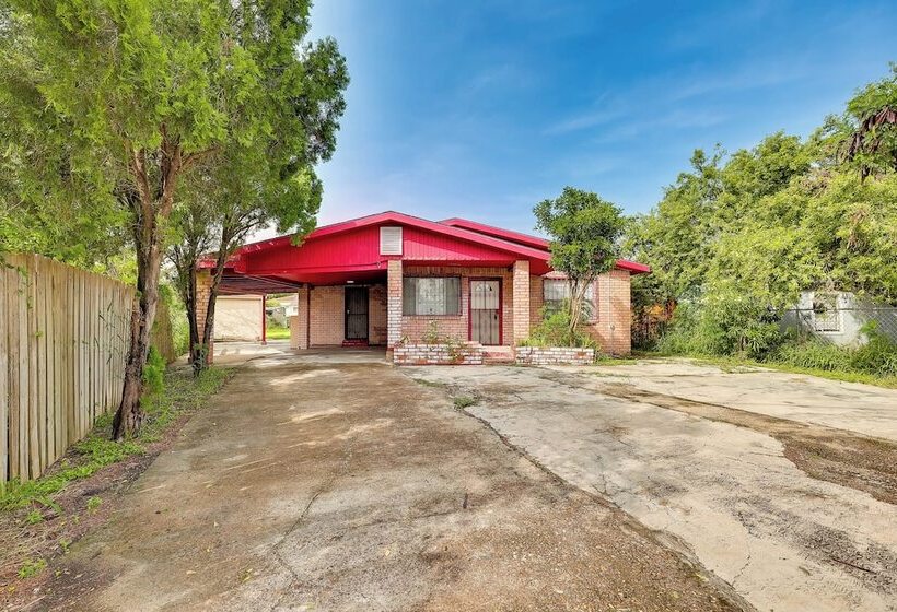 Single Story Brownsville Home ~ 2 Mi To Airport!