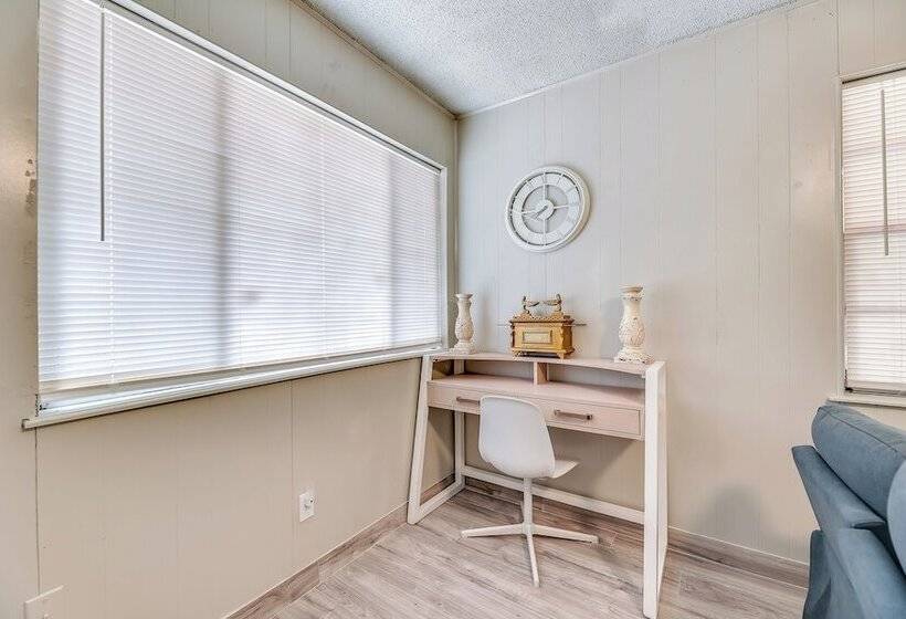 Single Story Brownsville Home ~ 2 Mi To Airport!