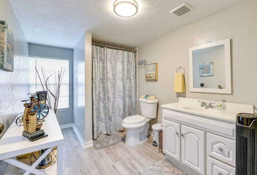 Single Story Brownsville Home ~ 2 Mi To Airport!