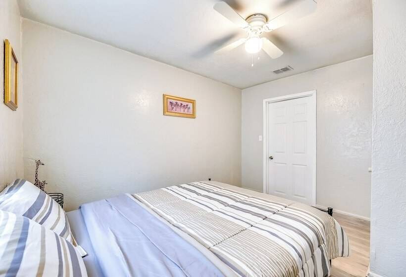 Single Story Brownsville Home ~ 2 Mi To Airport!