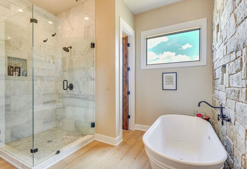 Spacious & Elegant Goldthwaite Escape On 72 Acres!