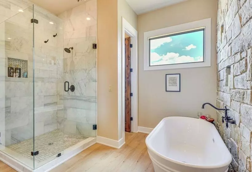 Spacious & Elegant Goldthwaite Escape On 72 Acres!