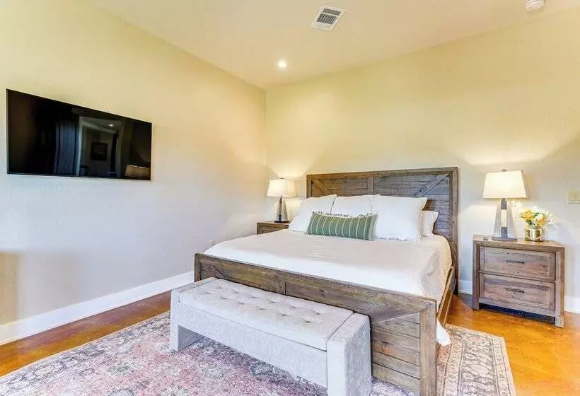 Spacious & Elegant Goldthwaite Escape On 72 Acres!