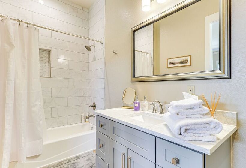 Spacious & Elegant Goldthwaite Escape On 72 Acres!