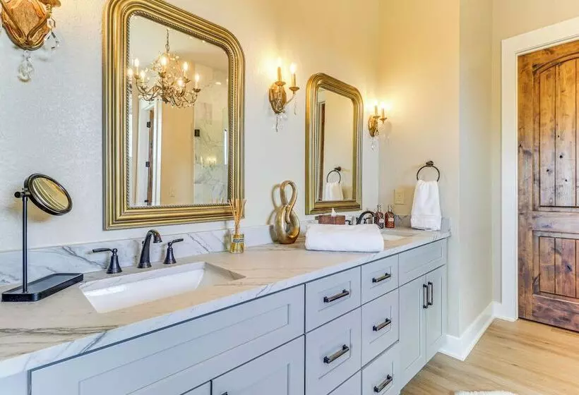 Spacious & Elegant Goldthwaite Escape On 72 Acres!