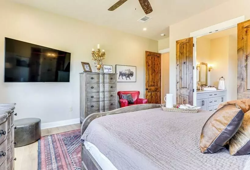 Spacious & Elegant Goldthwaite Escape On 72 Acres!