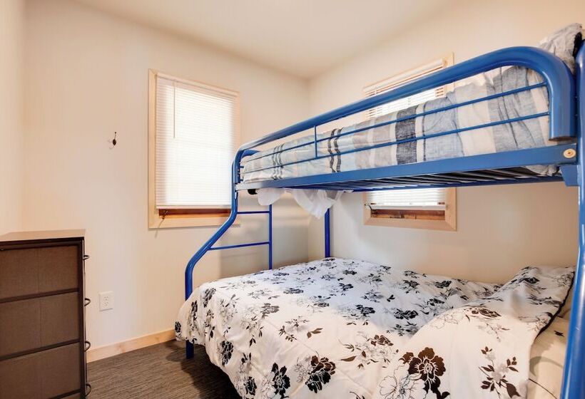 Bearskin Lake Cabin: Fish, Boat & Relax!