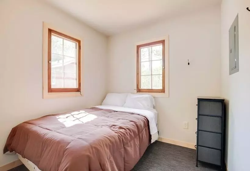 Bearskin Lake Cabin: Fish, Boat & Relax!