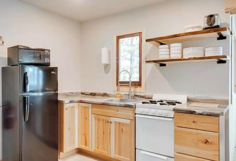 Bearskin Lake Cabin: Fish, Boat & Relax!