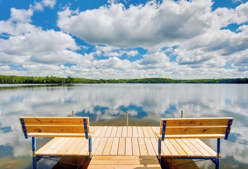 Bearskin Lake Cabin: Fish, Boat & Relax!