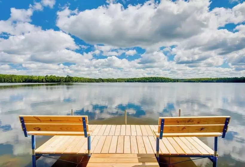 Bearskin Lake Cabin: Fish, Boat & Relax!