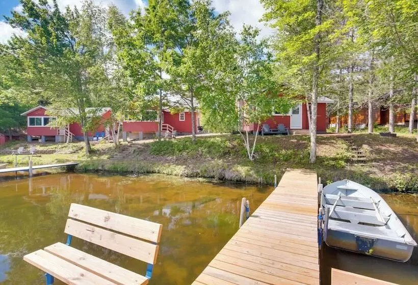 Bearskin Lake Cabin: Fish, Boat & Relax!