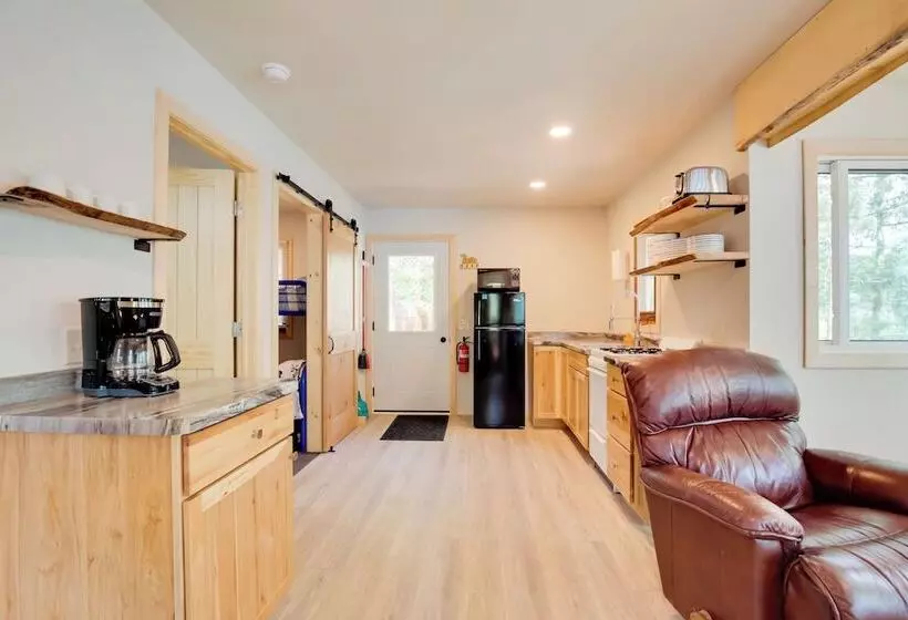 Bearskin Lake Cabin: Fish, Boat & Relax!