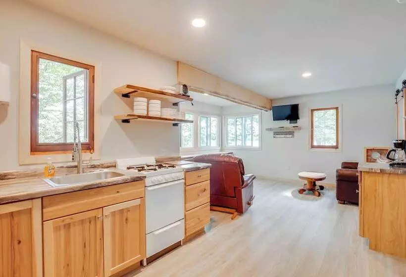 Bearskin Lake Cabin: Fish, Boat & Relax!