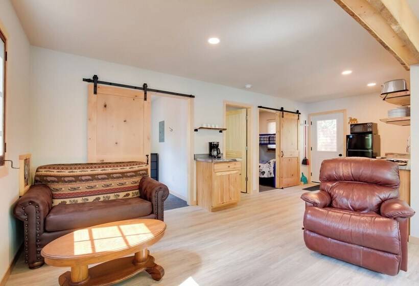 Bearskin Lake Cabin: Fish, Boat & Relax!