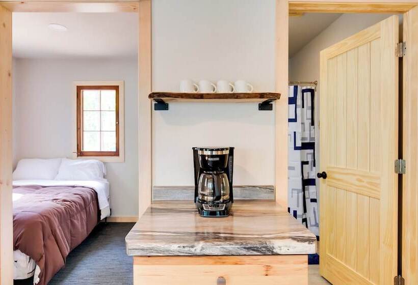 Bearskin Lake Cabin: Fish, Boat & Relax!