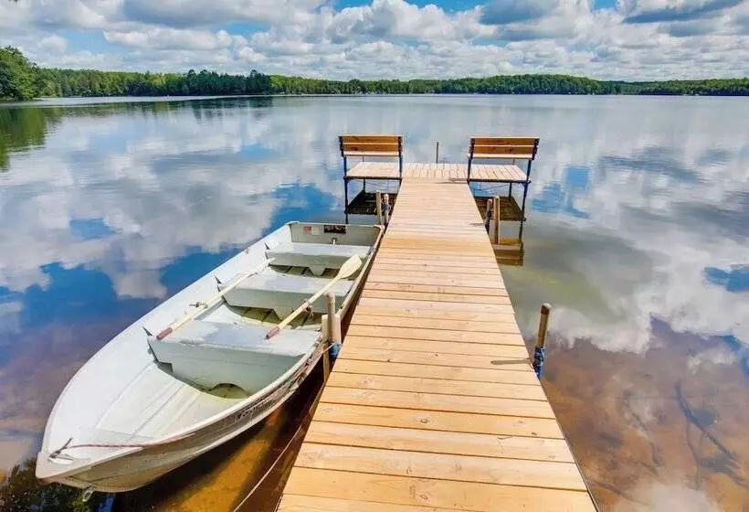 Bearskin Lake Cabin: Fish, Boat & Relax!