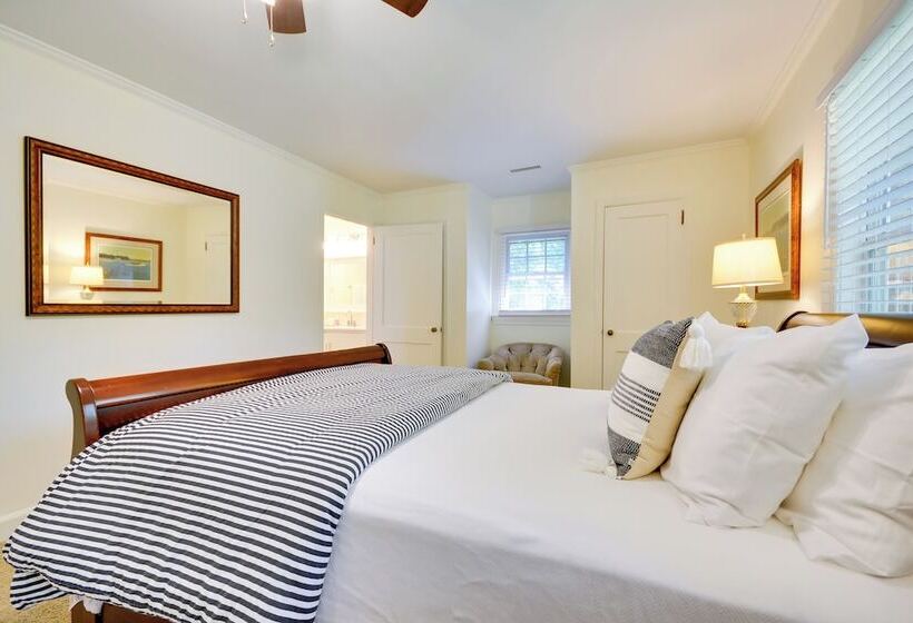 Charming Cottage   Near Wake Forest!