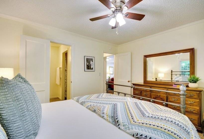 Charming Cottage   Near Wake Forest!