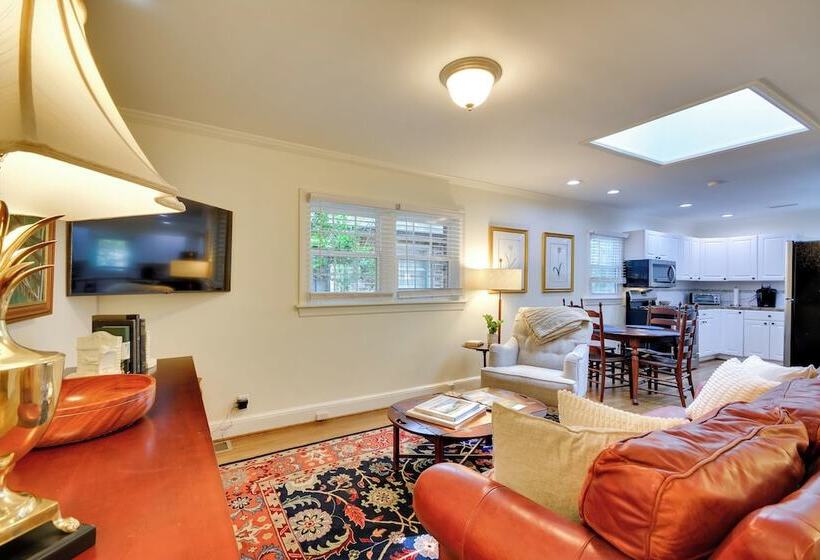 Charming Cottage   Near Wake Forest!