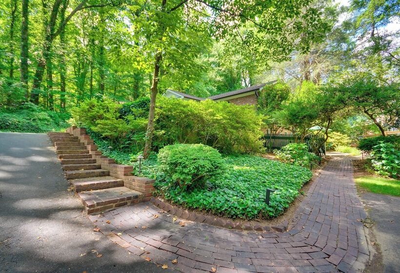 Charming Cottage   Near Wake Forest!